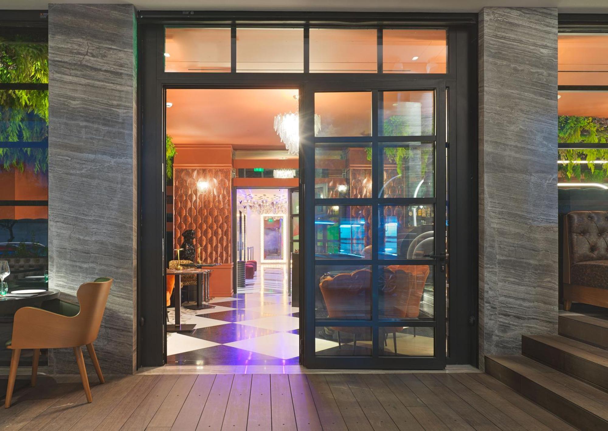 Nyx Esperia Palace Hotel Athens By Leonardo Hotels Exterior photo Entrance to the restaurant