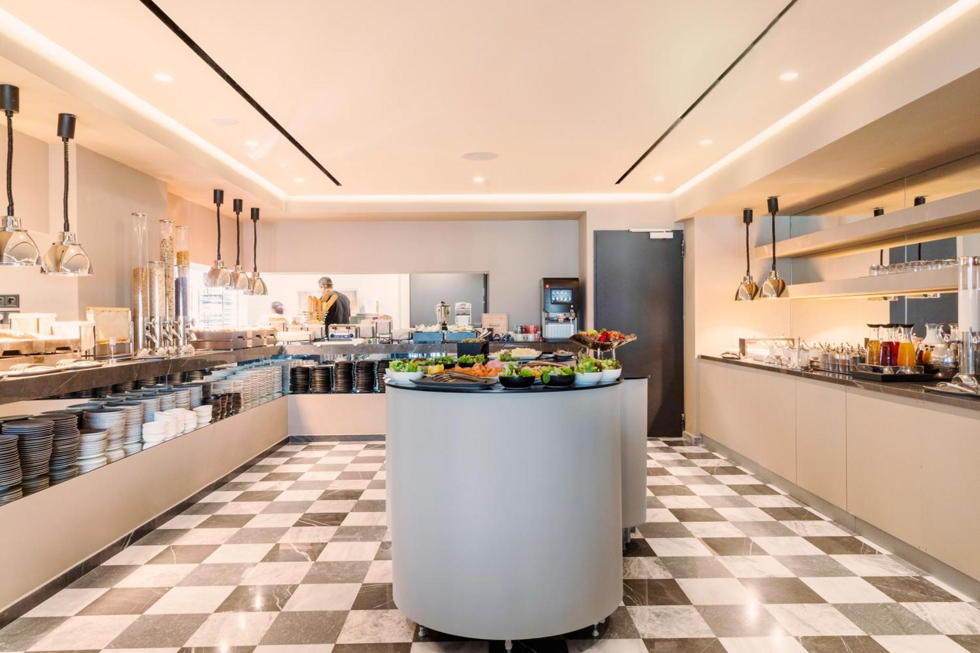 Nyx Esperia Palace Hotel Athens By Leonardo Hotels Exterior photo The lounge at Istanbul Ataturk Airport